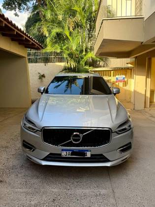 VOLVO XC60 2.0 T8 HYBRID MOMENTUM AWD GEARTRONIC